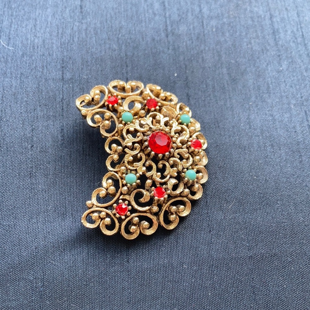 Beautiful Vintage crescent moon brooch